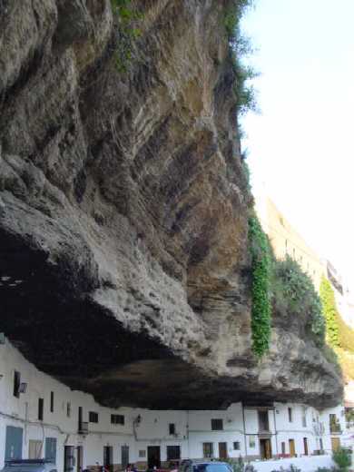 Setenil: «Abrigo bajo rocas»