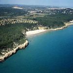 Playas nudistas de Tarragona. Escapadas fin de semana naturistas. Verano