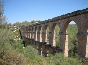 ¿Puente del Pilar? Escapadas baratas en la Península